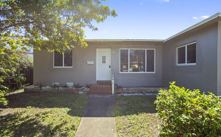 Pictures of Mixed Use property located at 1640 Washington St, Hollywood, FL 33020 for sales - image #1