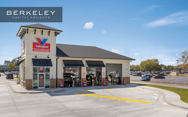 Pictures of Retail property located at 5693 Altama Ave, Brunswick, GA 31525 for sales - image #1