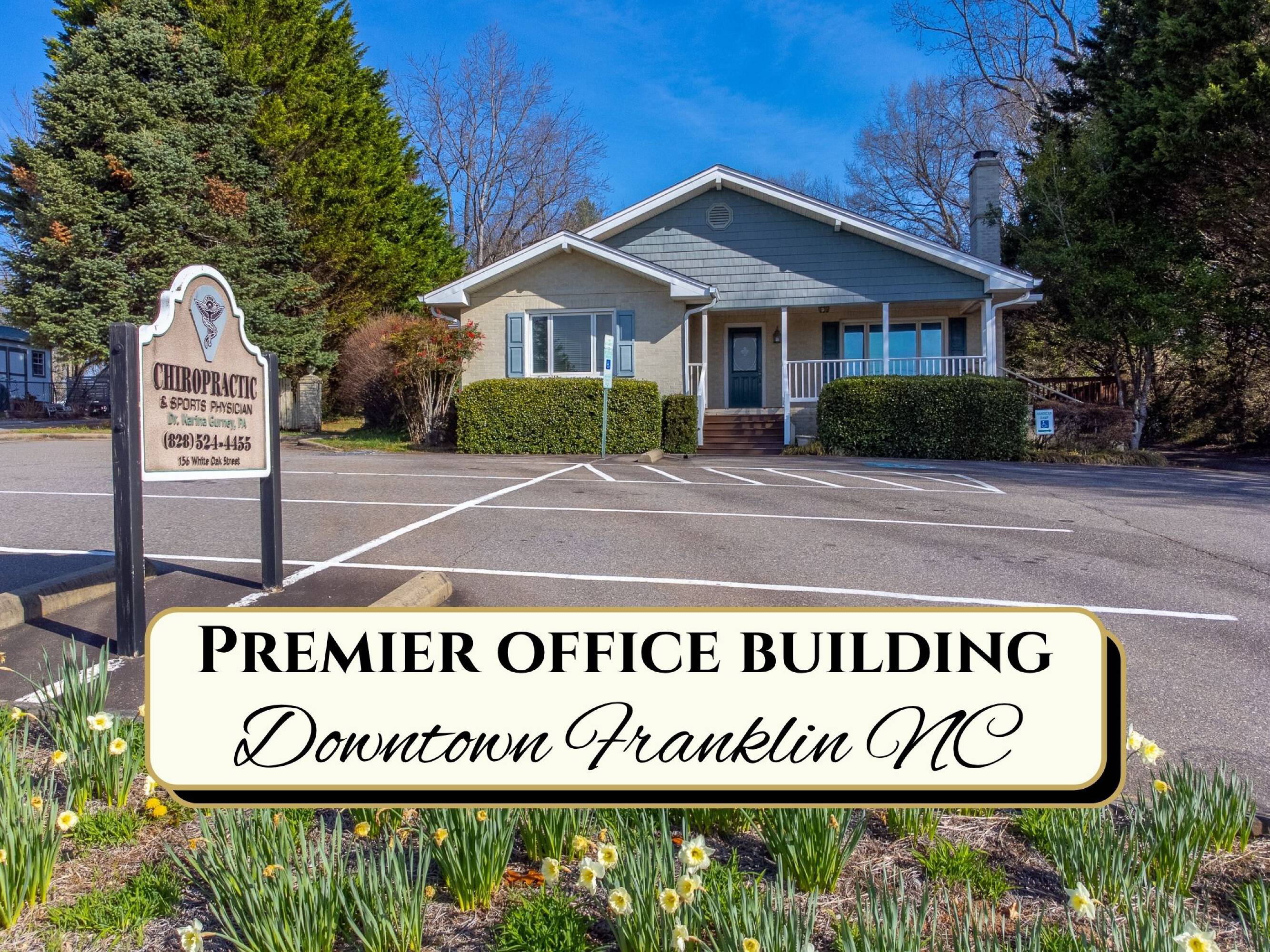 156 White Oak St, Franklin, NC 28734
