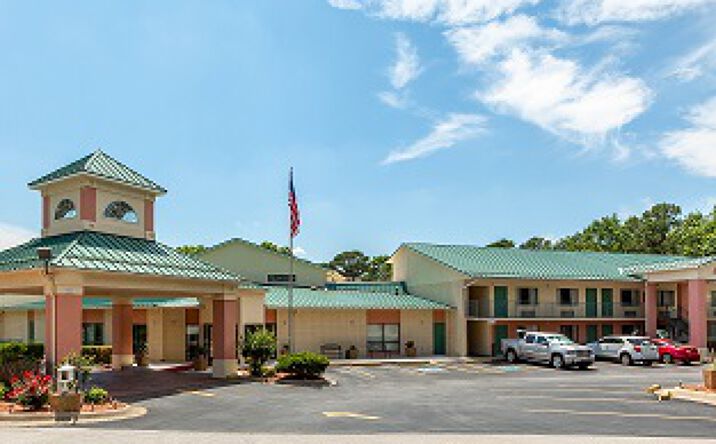 Pictures of Hospitality property located at 3010 E Van Buren, Eureka Springs, AR 72632 for sales - image #1