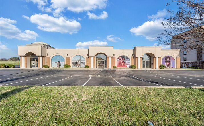 Pictures of Office, Retail property located at 5049 Valley View Blvd NW, Roanoke, VA 24012 for sales - image #1