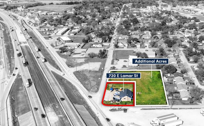 Pictures of Office, Retail property located at 720 E Lamar St, Royse City, TX 75189 for sales - image #1
