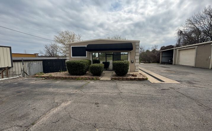 Pictures of Office, Industrial property located at 1418 Fayetteville Road, Van Buren, AR 72956-2260 for sales - image #1