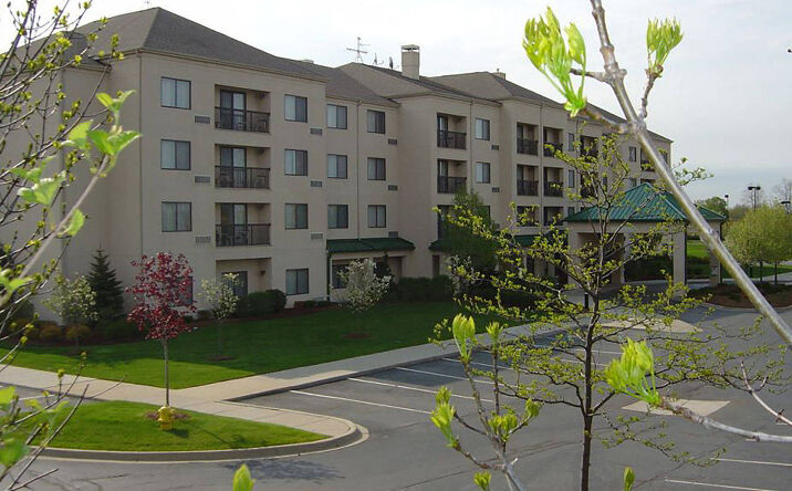 Pictures of Hospitality property located at 3555 Centerpoint Pkwy, Pontiac, MI 48341 for sales - image #1