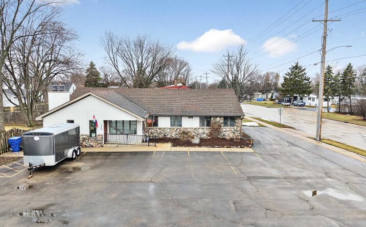 Pictures of Retail, Office property located at 850 Racine St, Menasha, WI 54952 for sales - image #1