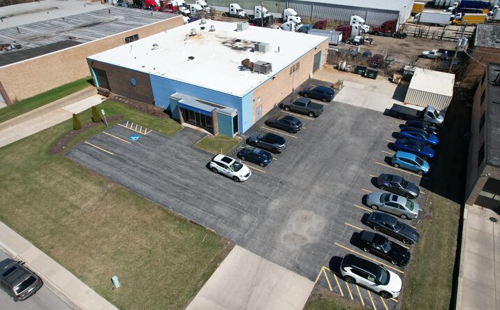 Pictures of Industrial property located at 825 Nicholas Blvd, Elk Grove Village, IL 60007 for sales - image #1