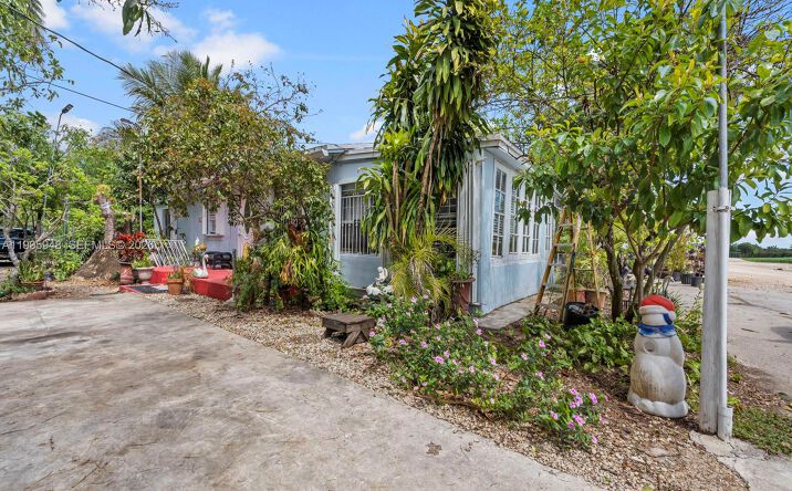 Pictures of Multifamily property located at 35405 SW 192nd Ave, Homestead, FL 33034 for sales - image #1