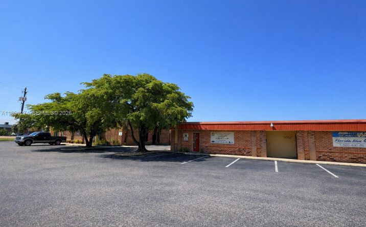 Pictures of Office property located at 3900 Broadway, Fort Myers, FL 33901 for sales - image #1