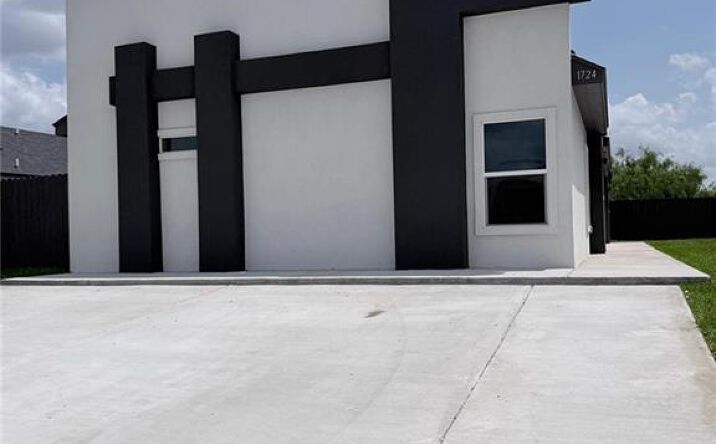 Pictures of Multifamily property located at 1724 Clinton Street, Harlingen, TX 78550 for sales - image #1