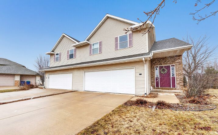 Pictures of Multifamily property located at 715 Edge Point Ct, De Pere, WI 54115 for sales - image #1