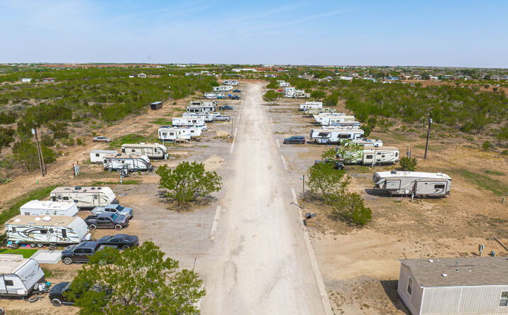 Pictures of Hospitality, Land, Mixed Use, Mobile Home Park, Multifamily property located at 907 I-20 Frontage Rd, Big Spring, TX 79720 for sales - image #1