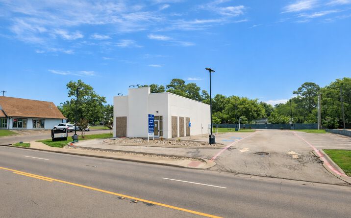 Pictures of Retail property located at 862 Gilmer St, Sulphur Springs, TX 75482 for sales - image #1