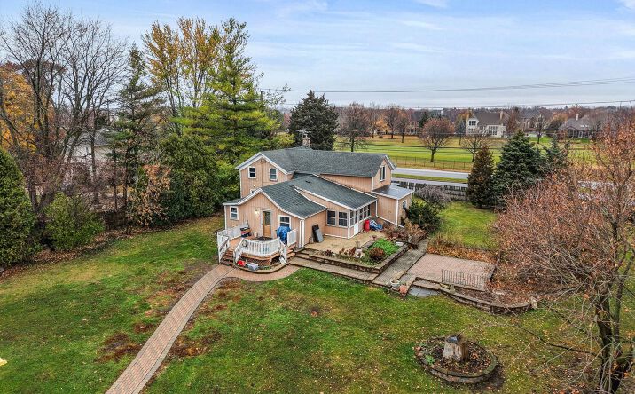Pictures of Mixed Use property located at 3711 Algonquin Rd, Algonquin, IL 60102 for sales - image #1