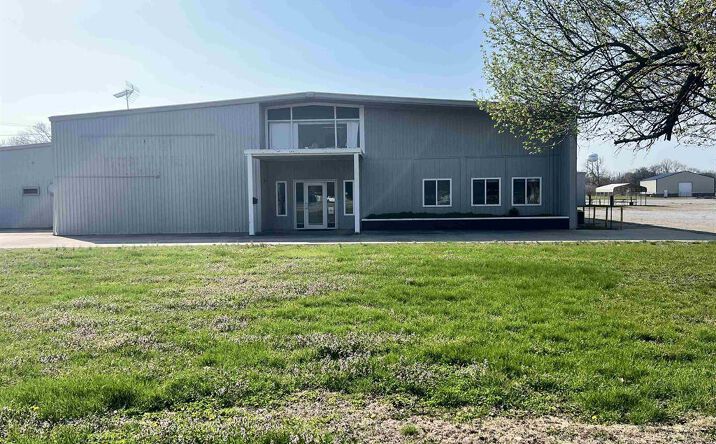 Pictures of Industrial property located at 1015 W 9th St, Mount Carmel, IL 62863 for sales - image #1