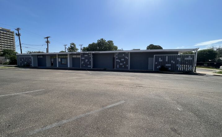 Pictures of Retail property located at 2809 Avenue Q, Lubbock, TX 79411 for sales - image #1