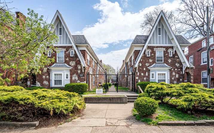Pictures of Multifamily property located at 1251 S Brook St, Louisville, KY 40203 for sales - image #1