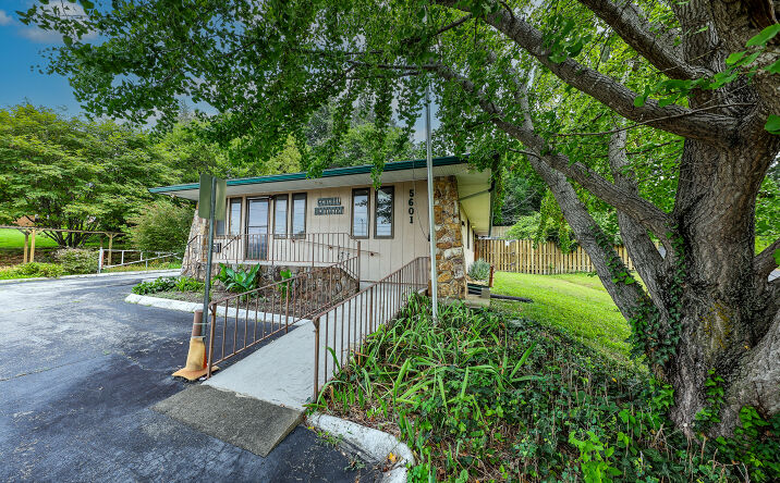 Pictures of Office property located at 5601 Western Ave, Knoxville, TN 37921 for sales - image #1