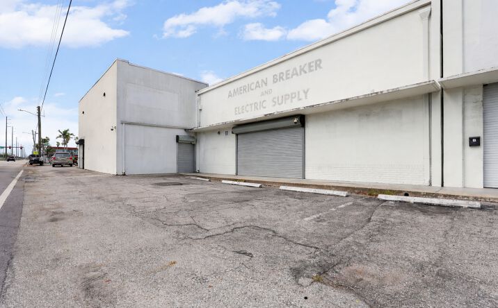 Pictures of Mixed Use, Retail property located at 1800 N Dixie Hwy, Hollywood, FL 33020 for sales - image #1