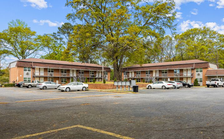 Pictures of Multifamily property located at 210 Matthews Ave, Carrollton, GA 30117 for sales - image #1