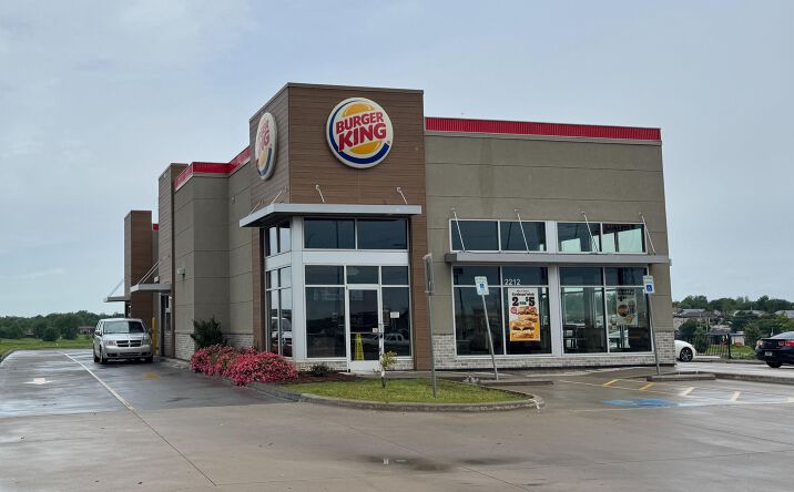 Pictures of Retail property located at 2212 S 4th St, Chickasha, OK 73018 for sales - image #1