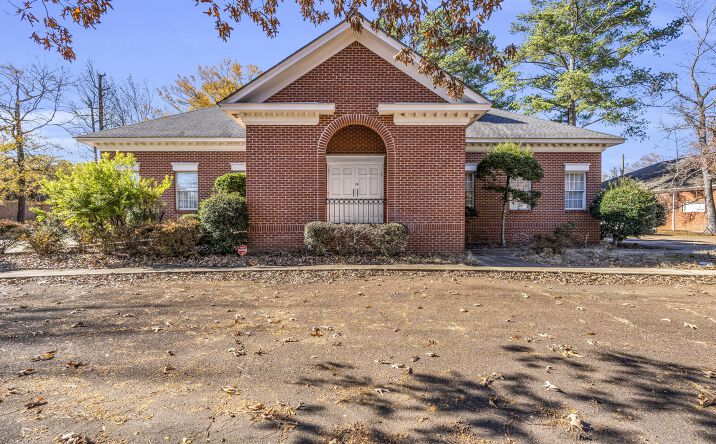 Pictures of Office property located at 2403 5th St N, Columbus, MS 39705 for sales - image #1