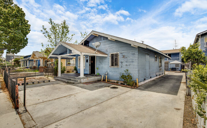 Pictures of Multifamily property located at 1081 Cherry Ave, Long Beach, CA 90813 for sales - image #1