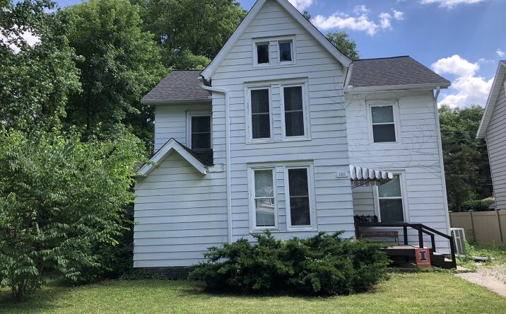 Pictures of Multifamily property located at 1011 W Church St, Champaign, IL 61821 for sales - image #1