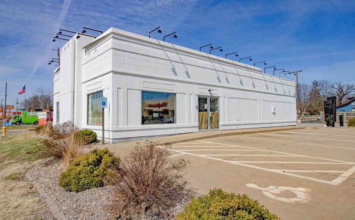 Pictures of Retail property located at 2943 18th Ave, Rock Island, IL 61201 for sales - image #1