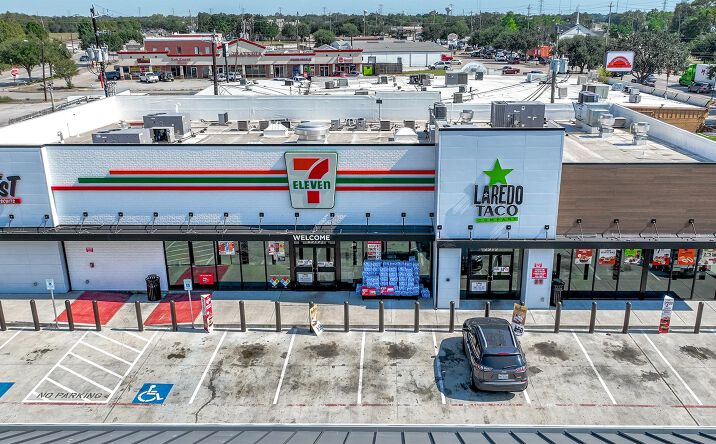 Pictures of Retail property located at 2919 N Main St, Stafford, TX 77477 for sales - image #1