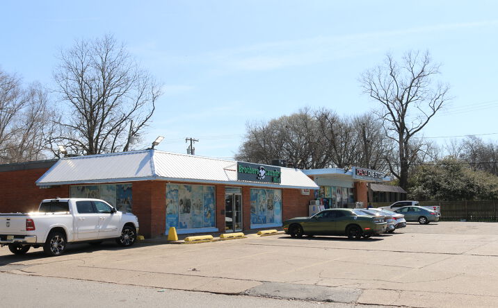 Pictures of Retail property located at 1580 S Main St, Greenville, MS 38701 for sales - image #1