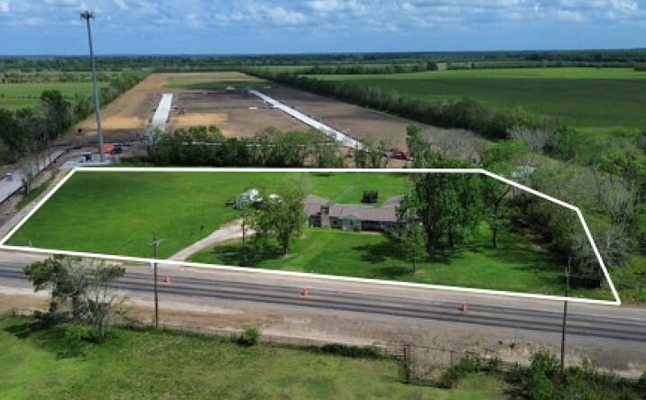 Pictures of Office, Mixed Use, Land property located at 7490 TX-146, Liberty, TX 77575 for sales - image #1
