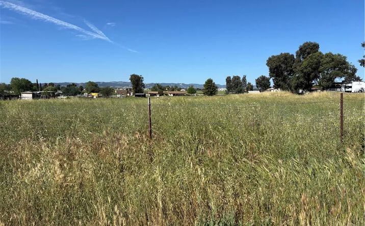 Pictures of Land property located at 5195 Whispering Oak, Paso Robles, CA 93446 for sales - image #1
