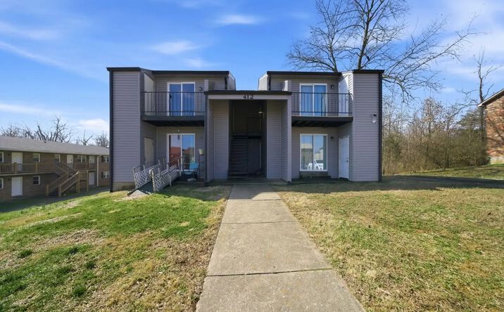 Pictures of Multifamily property located at 412 Wood Creek Dr, Radcliff, KY 40160 for sales - image #1