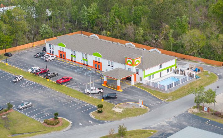 Pictures of Hospitality property located at 53 Heritage St, Baxley, GA 31513 for sales - image #1