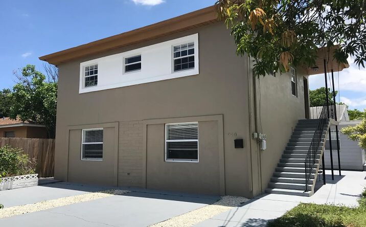 Pictures of Multifamily property located at 940 Charles St, West Palm Beach, FL 33401 for sales - image #1