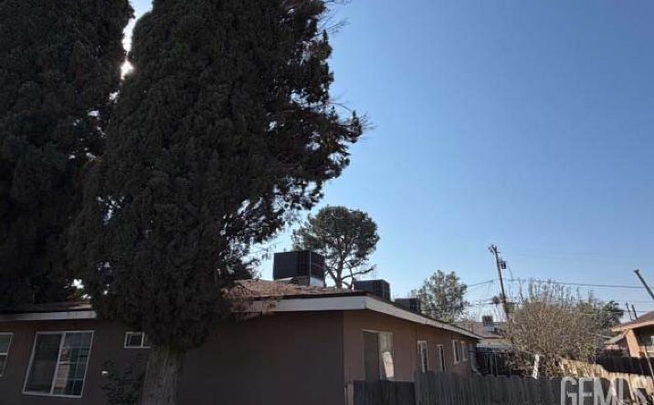 Pictures of Multifamily property located at 1909 Buena Vista St, Bakersfield, CA 93304 for sales - image #1