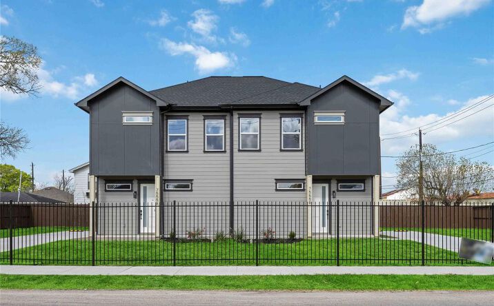 Pictures of Multifamily property located at 7555 Calhoun Rd, Houston, TX 77033 for sales - image #1