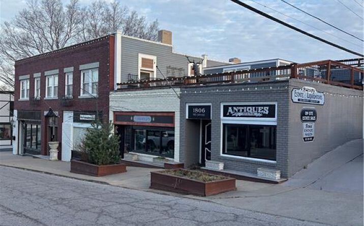 Pictures of Retail property located at 1806 W 45th Street, Kansas City, MO 64111 for sales - image #1
