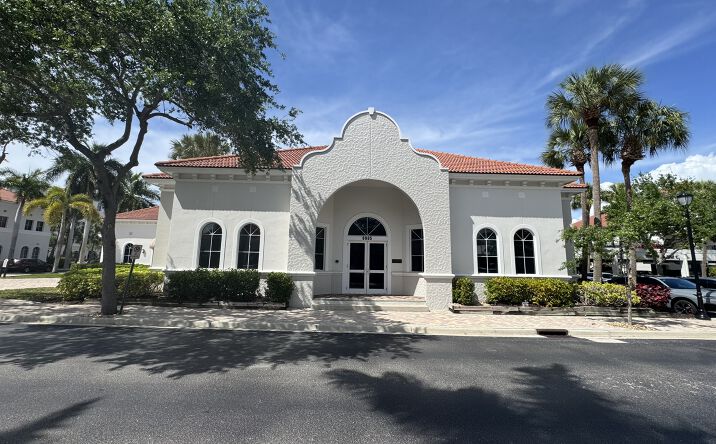Pictures of Office property located at 8985 Fontana Del Sol Way, Naples, FL 34109 for sales - image #1