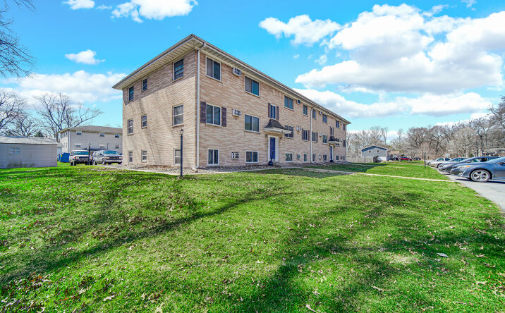 Pictures of Multifamily property located at 1623 Portage Ave, Chesterton, IN 46304 for sales - image #1