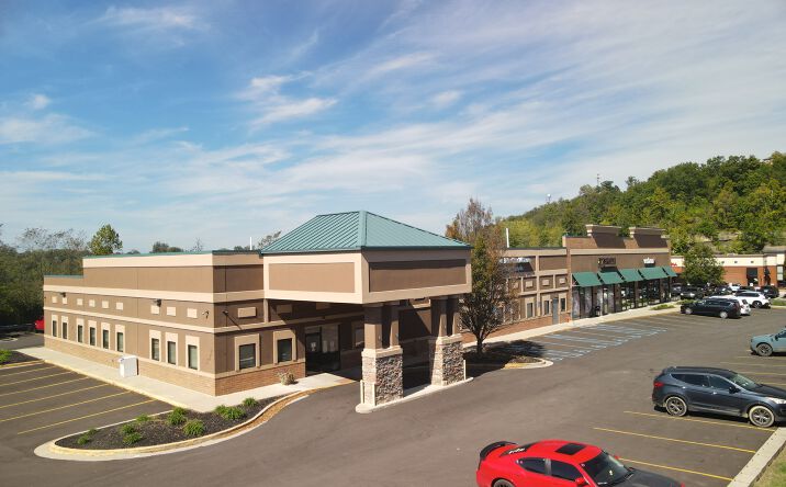 Pictures of Retail property located at 416-424 River Hill Dr, Ashland, KY 41101 for sales - image #1
