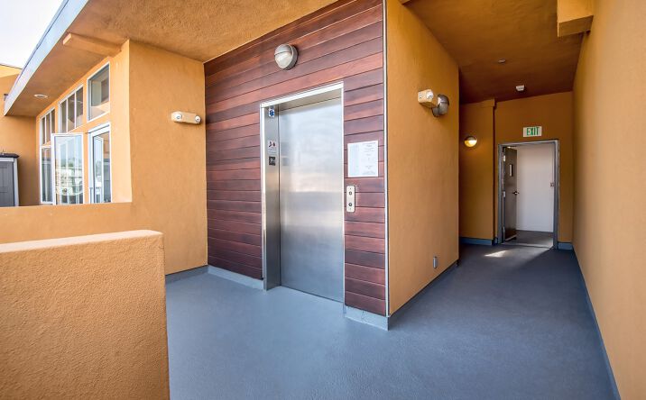 Pictures of Multifamily, Mixed Use property located at 2216 Main St, Santa Monica, CA 90405 for sales - image #1