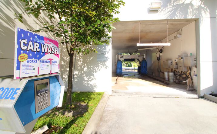 Pictures of Retail property located at 8881 Pembroke Rd, Pembroke Pines, FL 33025 for sales - image #1