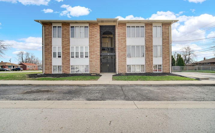 Pictures of Multifamily property located at 1104 169th St, Hammond, IN 46324 for sales - image #1
