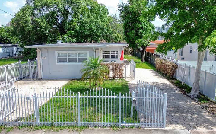 Pictures of Multifamily property located at 3121-3123 SW 25th Ter, Miami, FL 33133 for sales - image #1