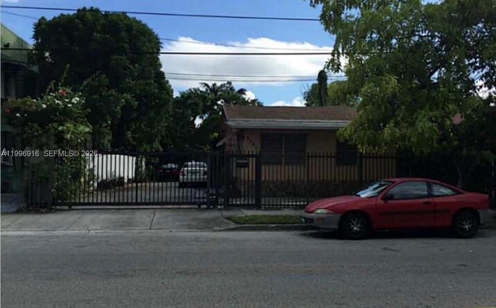 Pictures of Multifamily property located at 2528 SW 16th St, Miami, FL 33145 for sales - image #1