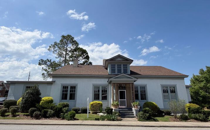 Pictures of Office, Mixed Use property located at 909 College St, Newberry, SC 29108 for sales - image #1