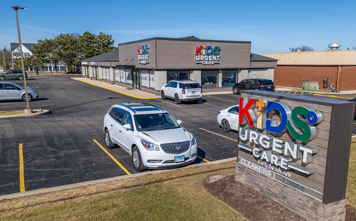 Pictures of Retail property located at 290 W Loop Rd, Wheaton, IL 60189 for sales - image #1