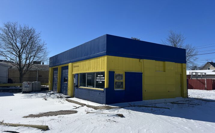Pictures of Retail property located at 452 N Main St, Frankfort, IN 46041 for sales - image #1