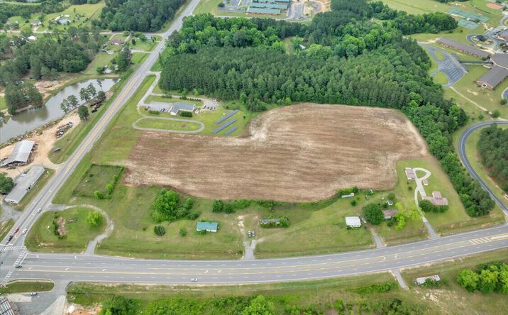 Pictures of Land property located at Hwy 26/87 Bypass, Cochran, GA 31014 for sales - image #1